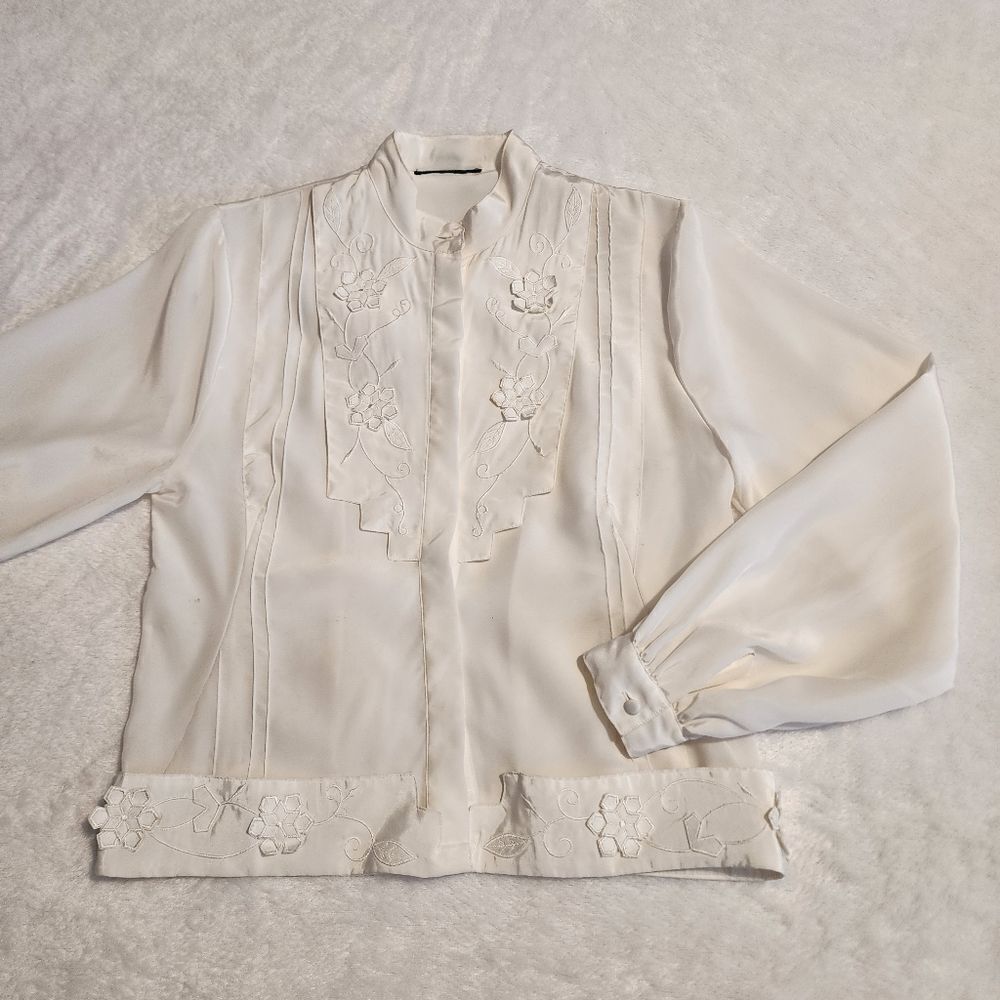 Unbranded Womens Cream Colored Long Sleeve Button Front Blouse Size Small